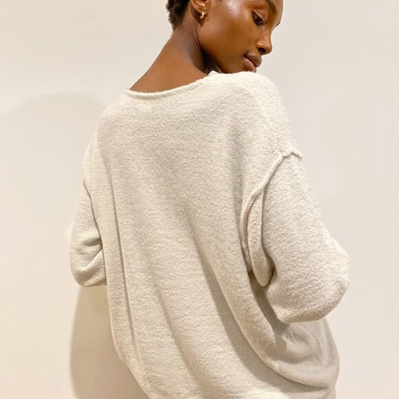 Wilfred Free Relaxed Chenille V-Neck Sweater - Silver Birch Aritzia - Picture 2 of 3